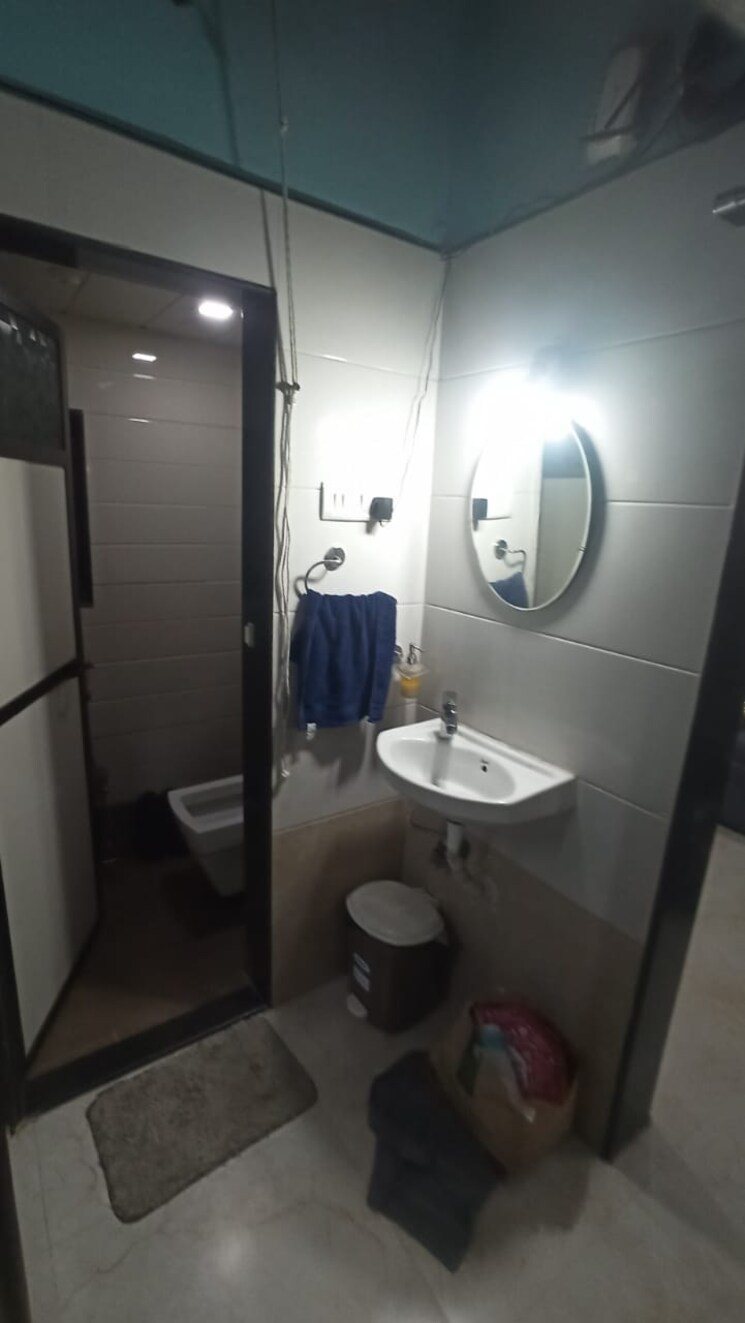 Bathroom, raheja-vistas-phase-3 2 Bedroom 800 Sq.Ft. Apartment In Mohammadwadi Pune 7989055