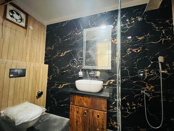 Master Bedroom in 3 BHK Apartment at Palm Residency Chhatarpur, Chattarpur – for Rent