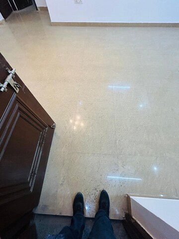 Furnished Amenities in 2 BHK Builder Floor at Saket – for Rent