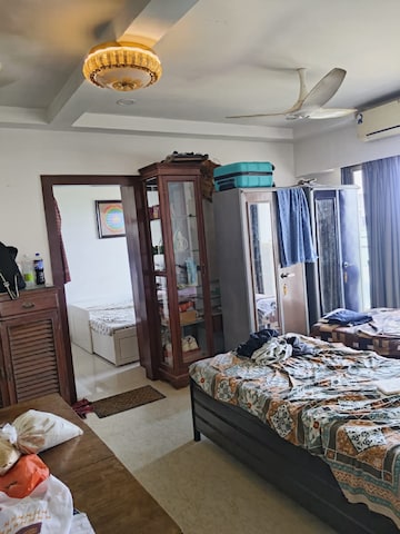 Bedroom in 2.5 BHK Apartment at Hubtown Hillcrest, Andheri East – for Rent