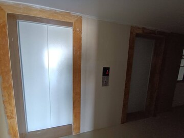 Lift in 2 BHK Apartment at Borivali East – for Rent