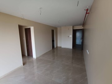 Room in 2 BHK Apartment at Borivali East – for Rent