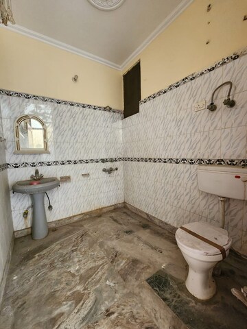 Master Bedroom in 2 BHK Apartment at Palm Residency Chhatarpur, Chattarpur – for Rent