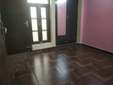 Room in 2 BHK Apartment at Palm Residency Chhatarpur, Chattarpur – for Rent