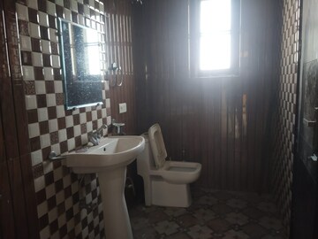 Bathroom in 2 BHK Apartment at Palm Residency Chhatarpur, Chattarpur – for Rent