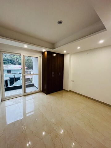 Room in 3 BHK Apartment at Rajpur Road – for Sale