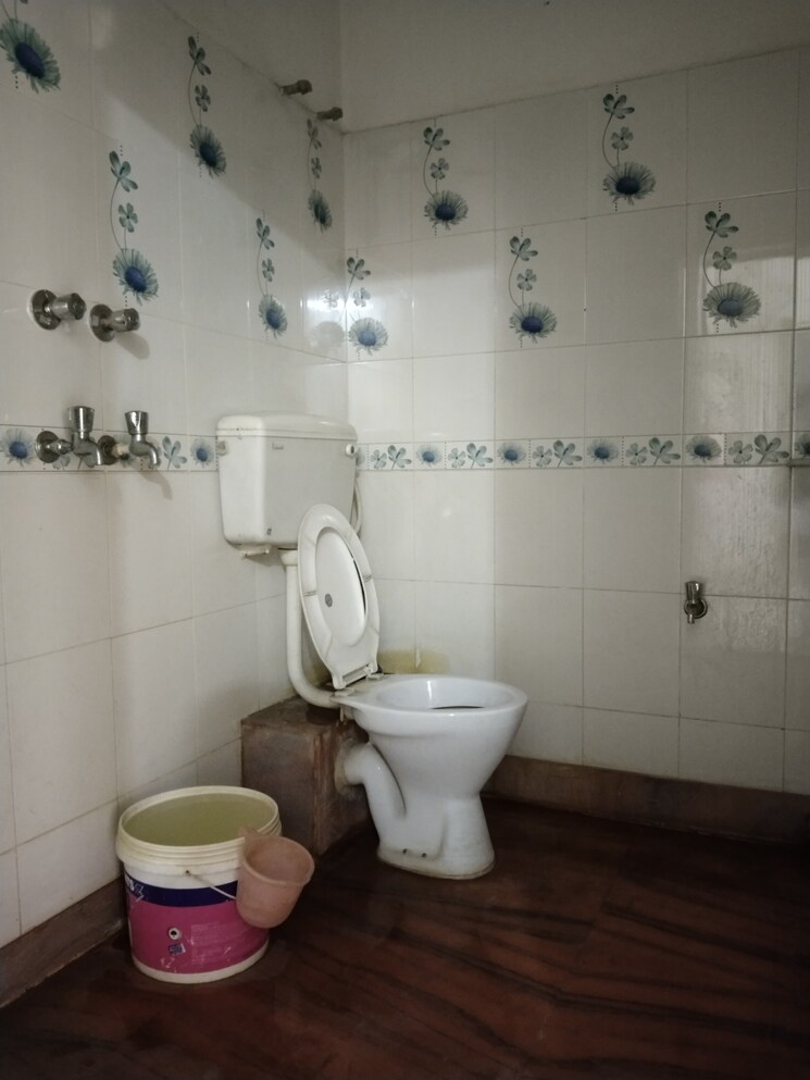 Bathroom, baguiati 2 Bedroom 945 Sq.Ft. Apartment In Baguiati Kolkata 7989597