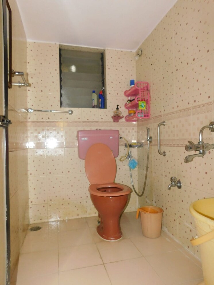 Bathroom, classic-skylark 3 Bedroom 1600 Sq.Ft. Apartment In Kopar Khairane Navi Mumbai 7989669