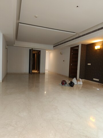 Room in 4 BHK Apartment at M3M Golf Estate, Sector 65 – for Rent