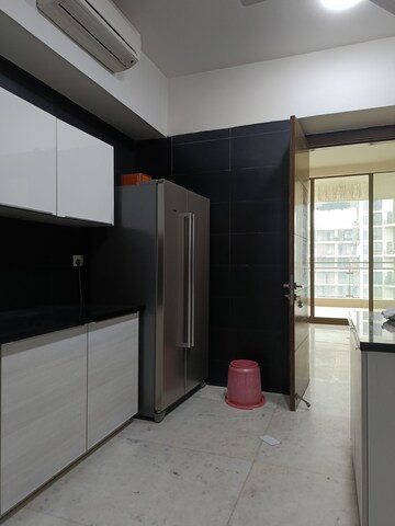 Room in 4 BHK Apartment at M3M Golf Estate, Sector 65 – for Rent