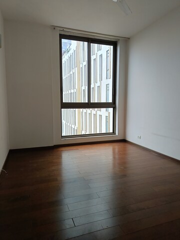 Room in 4 BHK Apartment at M3M Golf Estate, Sector 65 – for Rent