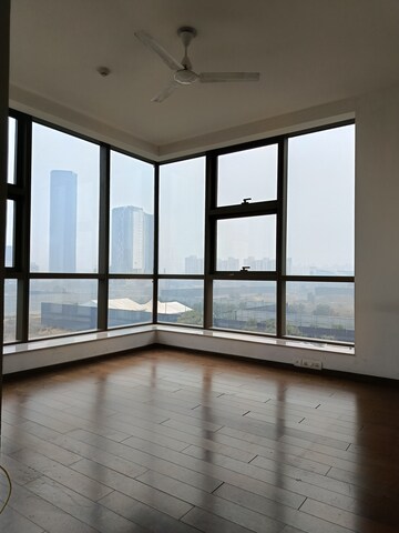 Room in 4 BHK Apartment at M3M Golf Estate, Sector 65 – for Rent