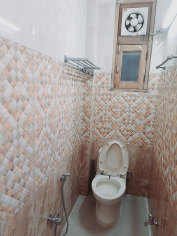 Bathroom in 1 BHK Builder Floor at DLF City Phase III, Sector 24 – for Rent