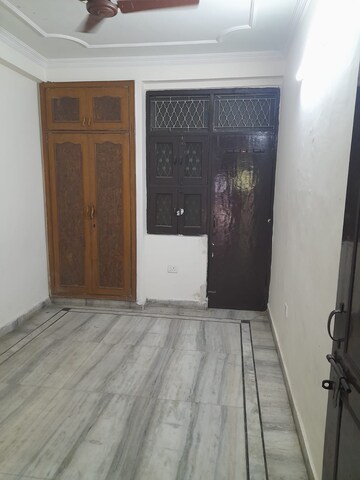 Room in 3 BHK Builder Floor at Niti Khand – for Rent