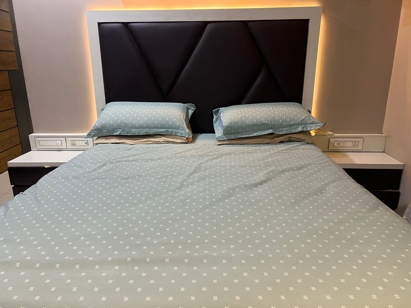 2 BHK + Extra Room Apartment For Sale in Rustomjee Paramount