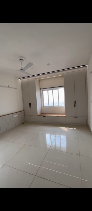 Room in 3 BHK Apartment at Prestige Tranquil, Kokapet – for Rent