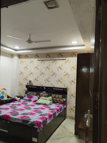 Bedroom in 4 BHK Builder Floor at Nirman Vihar – for Rent