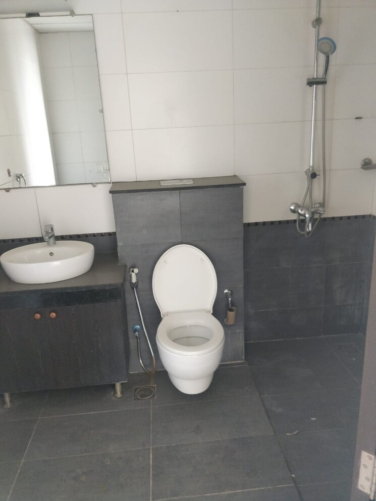 Bathroom, pioneer-park-presidia 3 Bedroom 2595 Sq.Ft. Apartment In Sector 62 Gurgaon 7990129