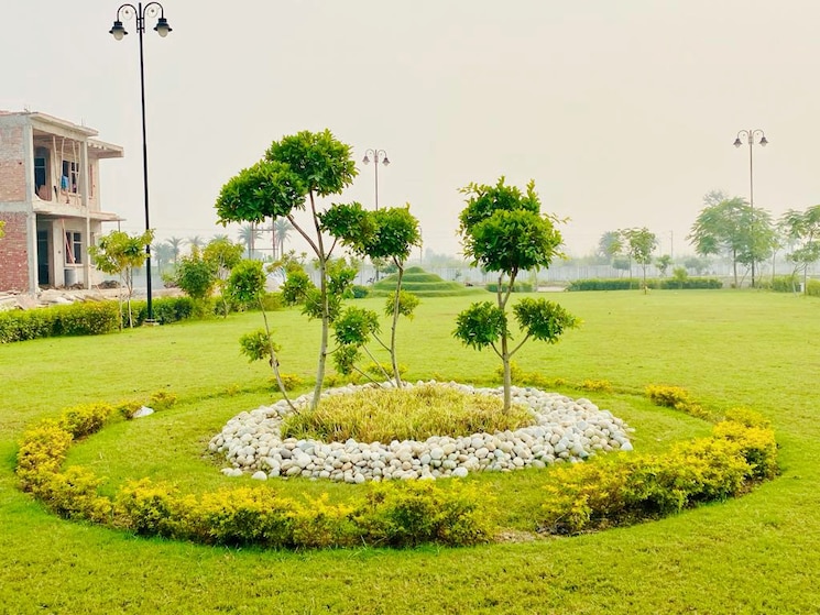 Garden, kailasha-enclave 4 Bedroom 2700 Sq.Ft. Villa In Sultanpur Road Lucknow 7990248