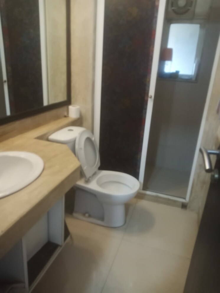 Bathroom, hiranandani-verona-co-op-housing-society-ltd 3 Bedroom 1695 Sq.Ft. Apartment In Powai Mumbai 7990365