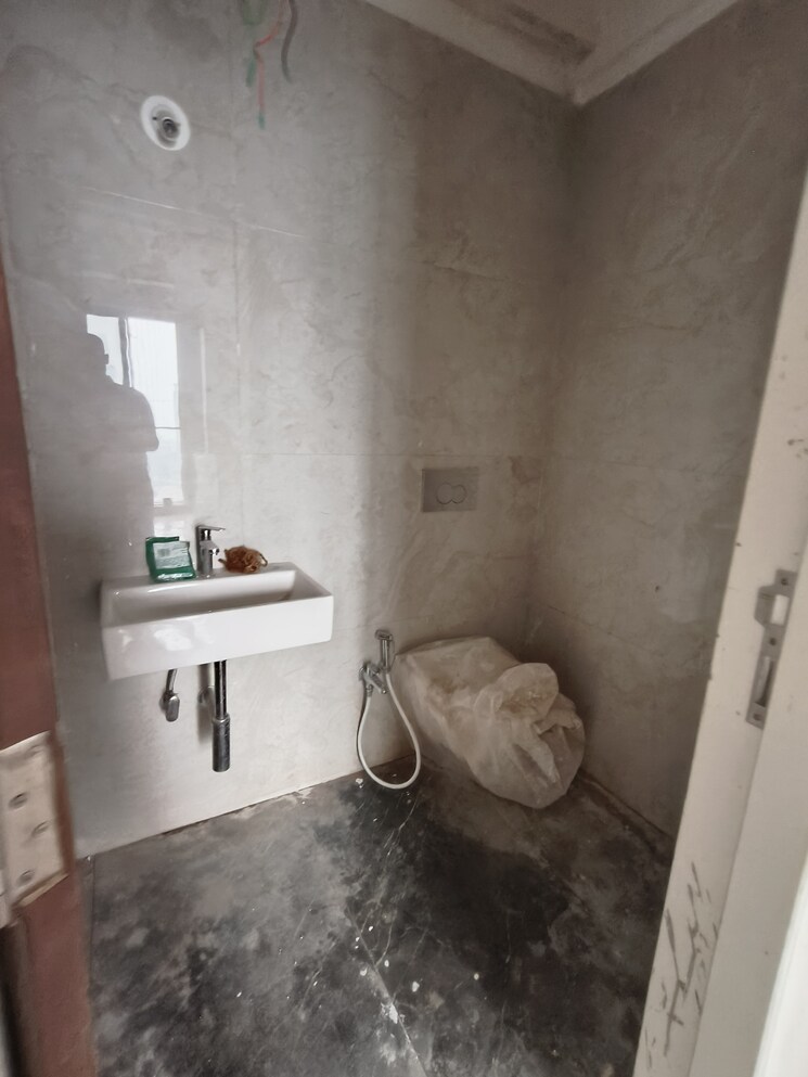 Bathroom, jivan-prakash-apartment 1 Bedroom 489 Sq.Ft. Apartment In Matunga West Mumbai 7990380