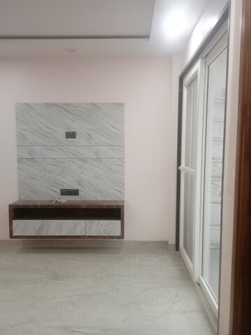 Room in 2 BHK Builder Floor at Ramesh Nagar – for Sale