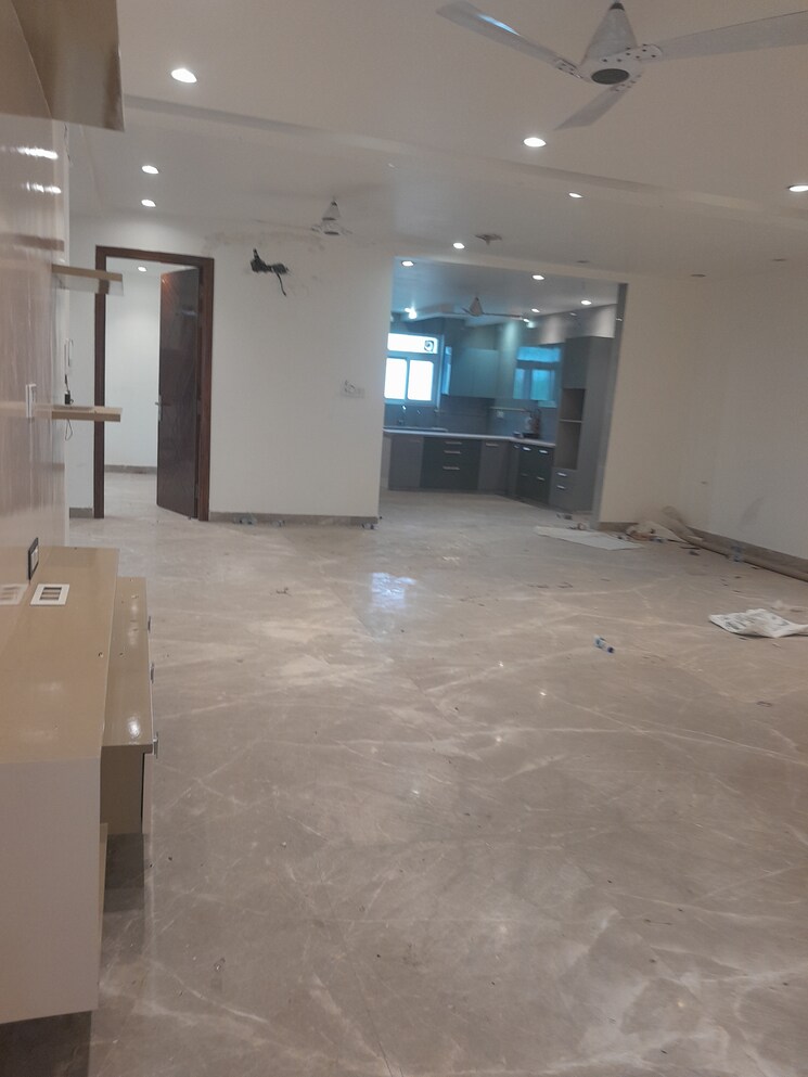 Bathroom, lok vihar 3 Bedroom 285 Sq.Yd. Builder Floor In Lok Vihar Delhi 7990518