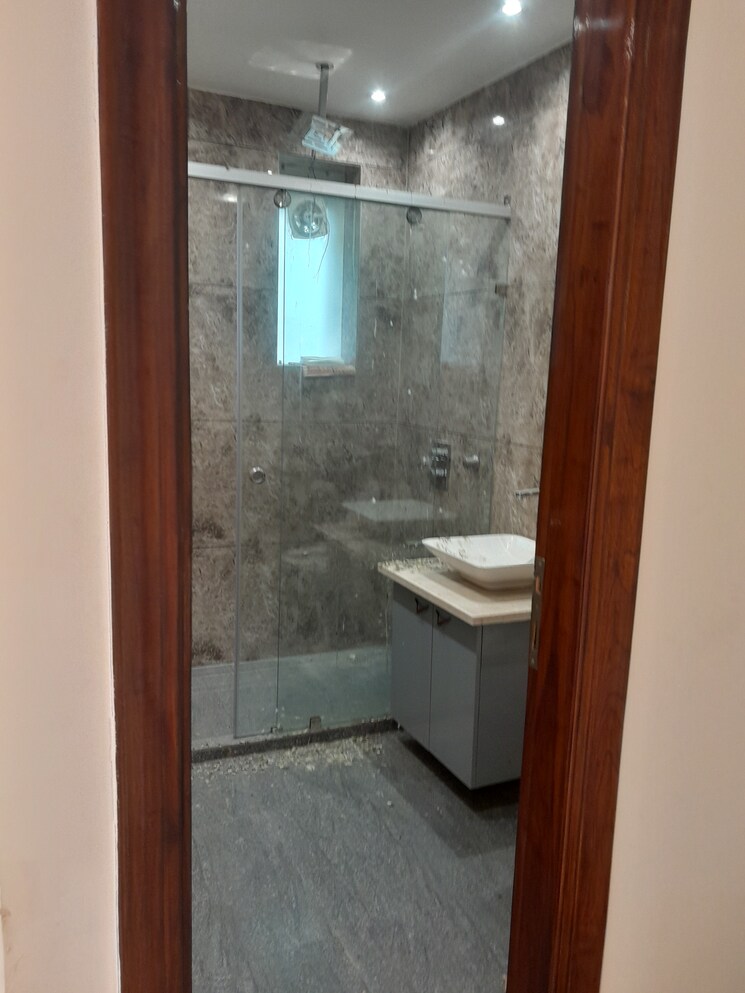 undefined, lok vihar 3 Bedroom 285 Sq.Yd. Builder Floor In Lok Vihar Delhi 7990518