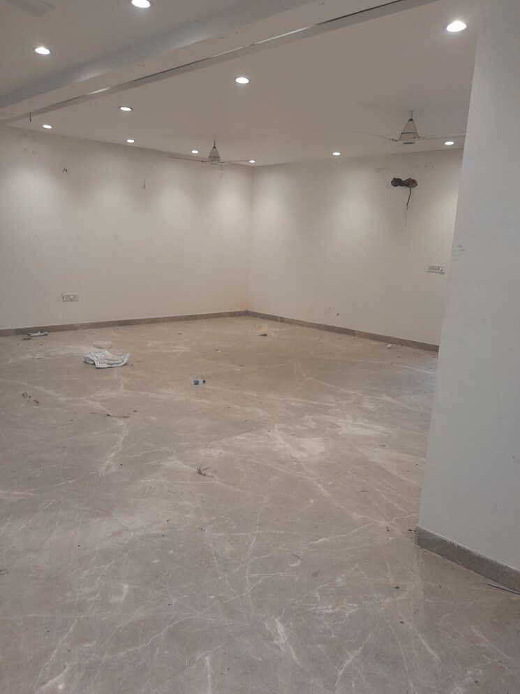 Bathroom, lok vihar 3 Bedroom 285 Sq.Yd. Builder Floor In Lok Vihar Delhi 7990518