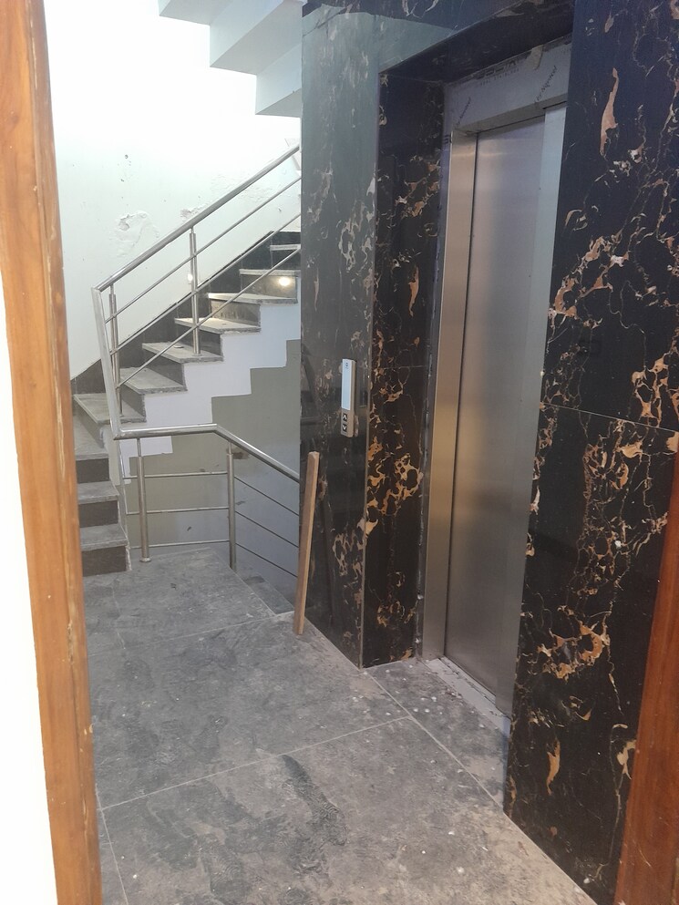 Exterior View, lok vihar 3 Bedroom 285 Sq.Yd. Builder Floor In Lok Vihar Delhi 7990518