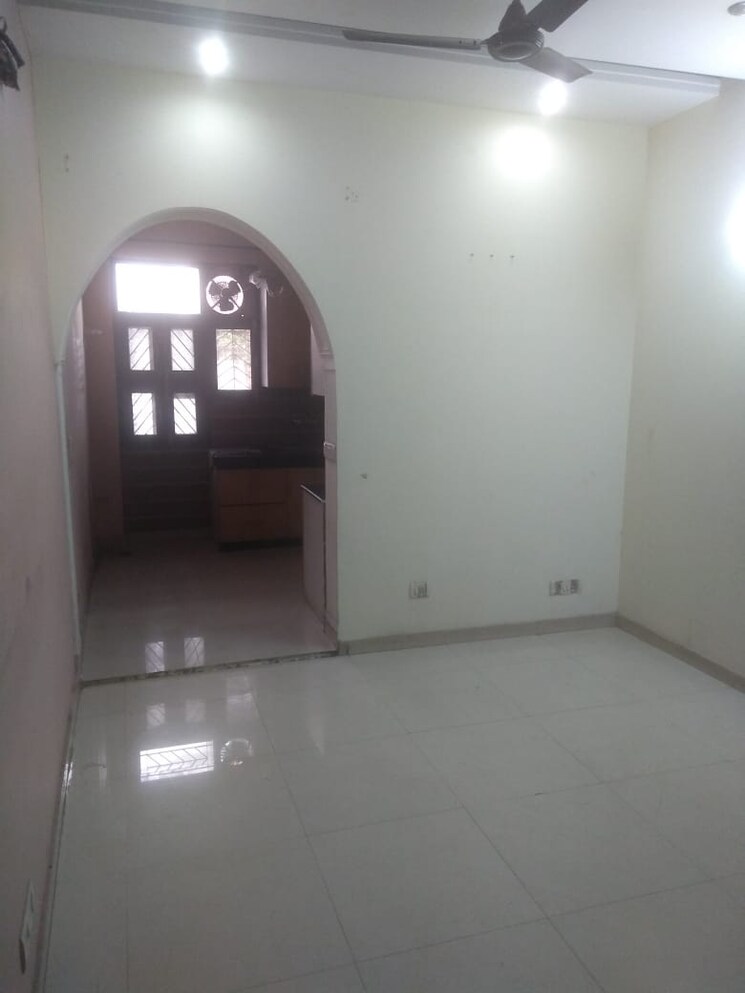 Room, east of kailash 2 Bedroom 1300 Sq.Ft. Builder Floor In East Of Kailash Delhi 7990562