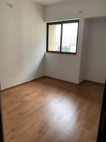 Room in 2 BHK Apartment at Lodha Lakeshore Greens, Dombivli East – for Rent