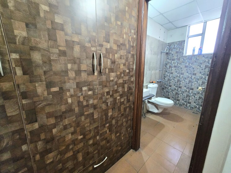 Bathroom, sushma-crescent 3 Bedroom 1860 Sq.Ft. Apartment In Dhakoli Village Zirakpur 7990665