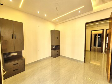 Room in 3 BHK Apartment at Sector 20 – for Sale