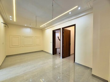 Room in 3 BHK Apartment at Sector 20 – for Sale
