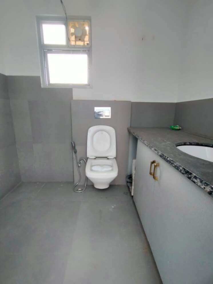 Bathroom, sector 71 3 Bedroom 1850 Sq.Ft. Builder Floor In Sector 71 Gurgaon 7990781