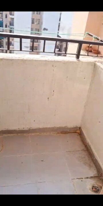 Furnished Amenities in 3 BHK Apartment at Auric City Homes, Sector 82 – for Rent