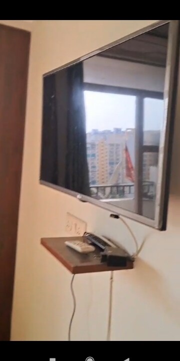 Furnished Amenities in 3 BHK Apartment at Auric City Homes, Sector 82 – for Rent