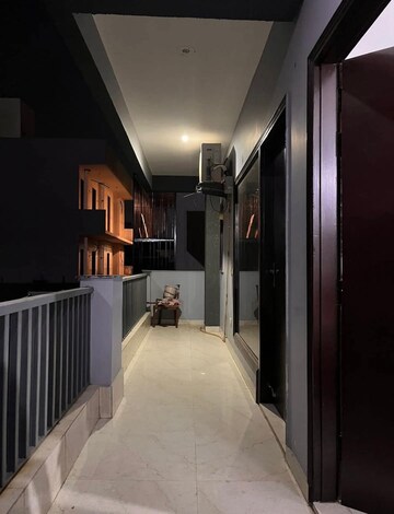 Building Lobby in 2 BHK Builder Floor at Ansal Plaza Sector-23, Sector 23 – for Rent