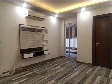 Room in 3 BHK Builder Floor at Sector 71 – for Sale