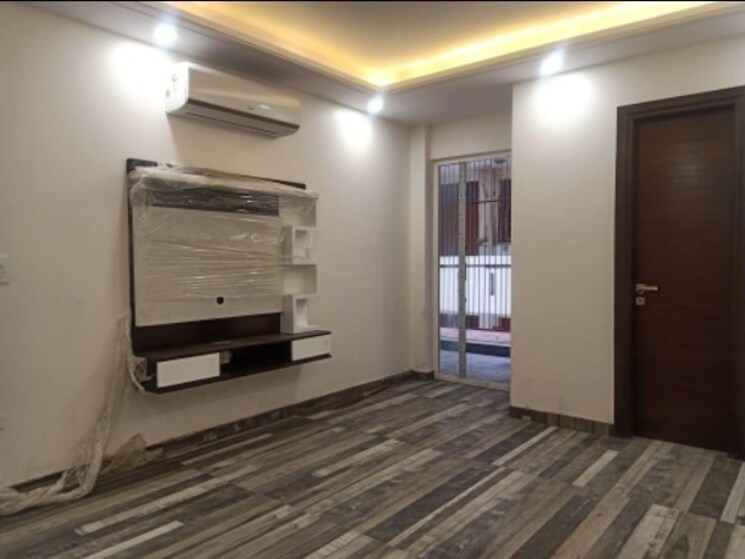 Room, sector 71 3 Bedroom 1950 Sq.Ft. Builder Floor In Sector 71 Gurgaon 7990829