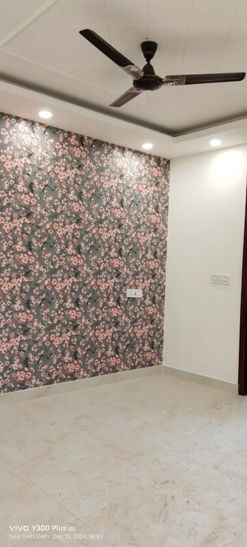 Bedroom in 2 BHK Builder Floor at Govindpuri – for Rent