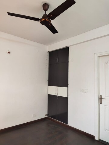 Room in 2 BHK Builder Floor at Sector 14 – for Rent