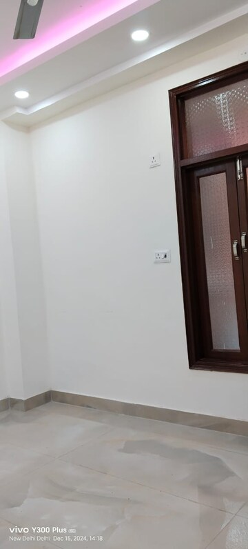 Room in 3 BHK Builder Floor at Govindpuri – for Rent