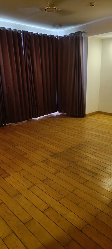 Room in 3 BHK Apartment at Jaypee Green Crescent Court, Jaypee Greens – for Rent