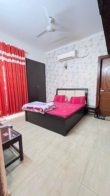 Bedroom in 2 BHK Apartment at Antriksh Golf View, Sector 78 – for Rent