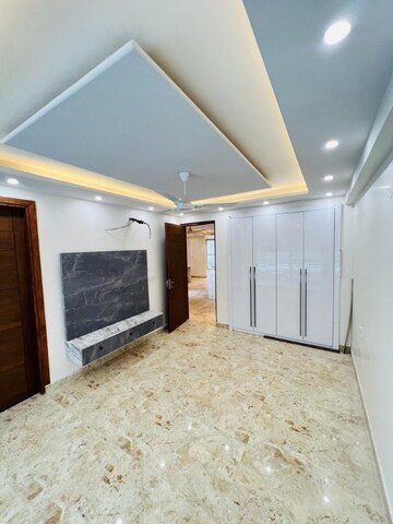 Room in 3 BHK Builder Floor at Sector 71 – for Sale