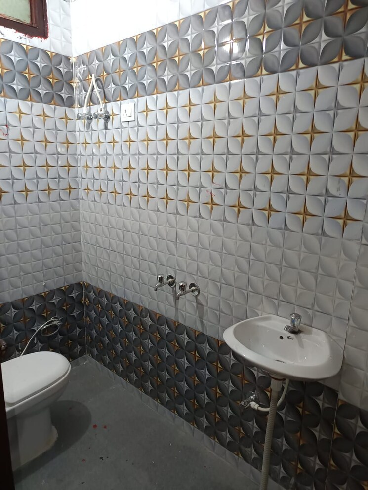 Bathroom, govindpuri 1 Bedroom 360 Sq.Ft. Builder Floor In Govindpuri Delhi 7990979