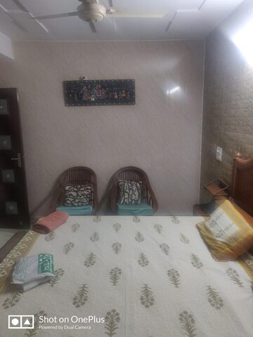 Living Room in 2 BHK Builder Floor at Sector 16 – for Rent