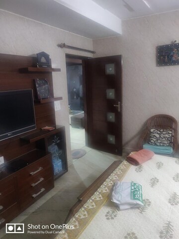 Living Room in 2 BHK Builder Floor at Sector 16 – for Rent